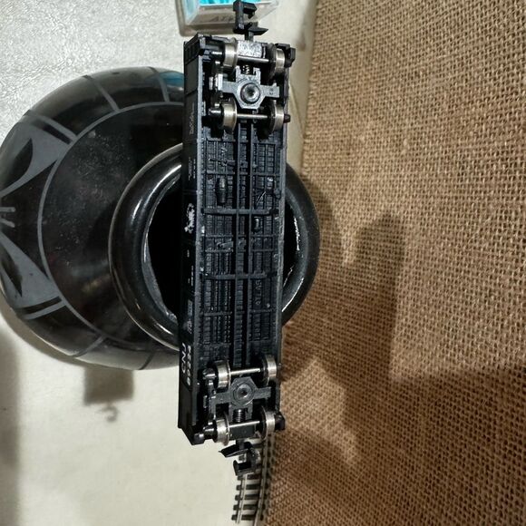 Atlas N Scale Train, Black Gondola Car 2403 - Picture 2 of 3